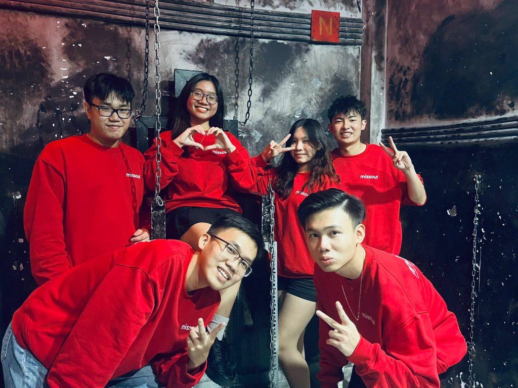3 tips diện outfit khi nhập vai giải đố tại hệ thống Escape Room lớn nhất TP. Hồ Chí Minh 1 Lựa chọn trang phục phù hợp khi tham gia Escape Room
